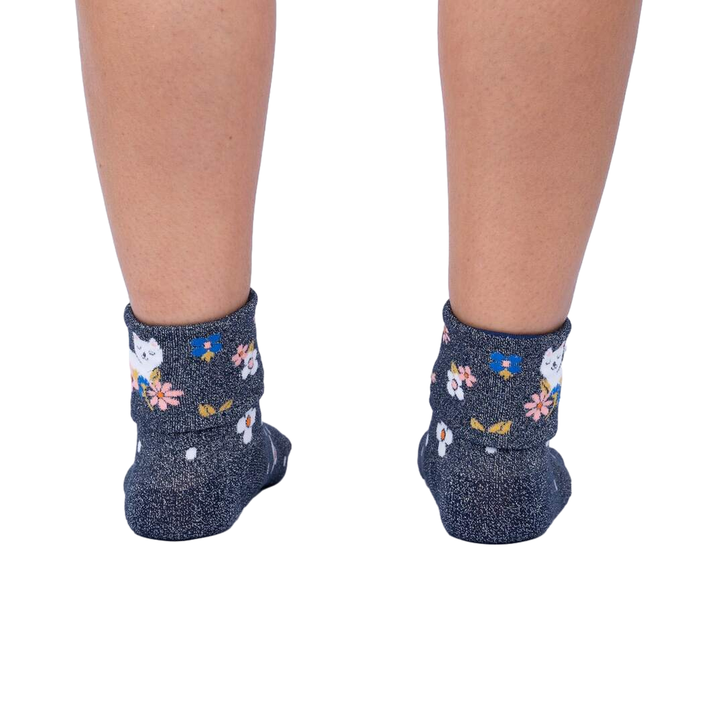 Sitting Kitty Turn Cuff