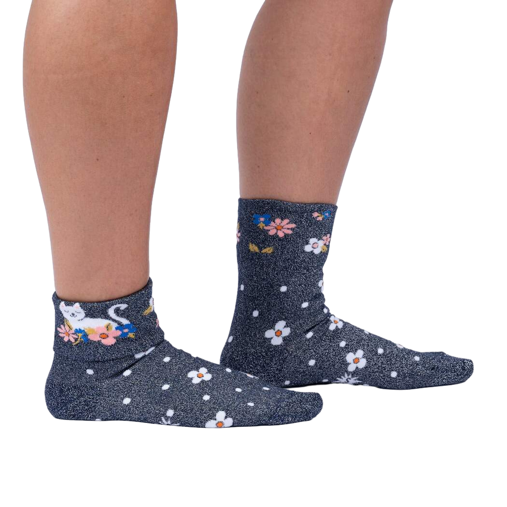 Sitting Kitty Turn Cuff