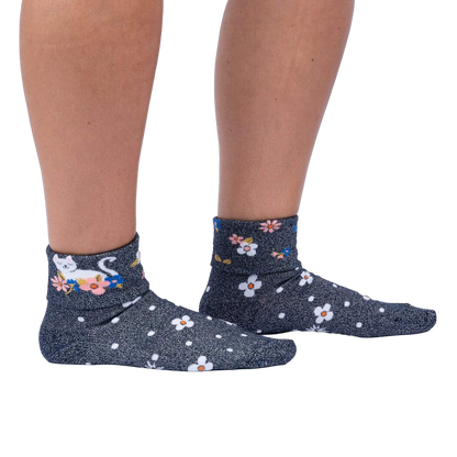 Sitting Kitty Turn Cuff